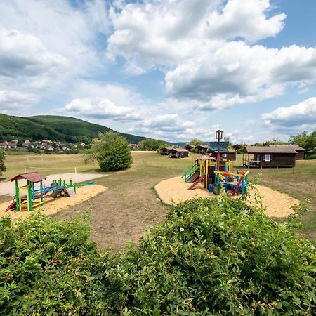 Camping Les Vosges Du Nord Oberbronn Esterno foto