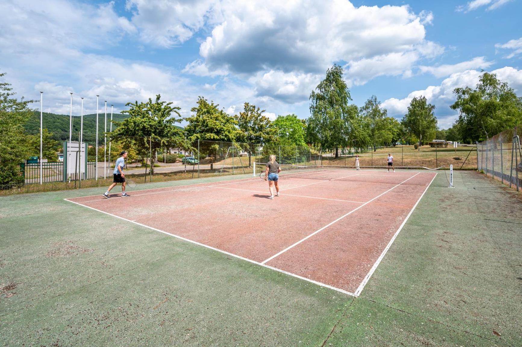 Camping Les Vosges Du Nord Oberbronn Esterno foto