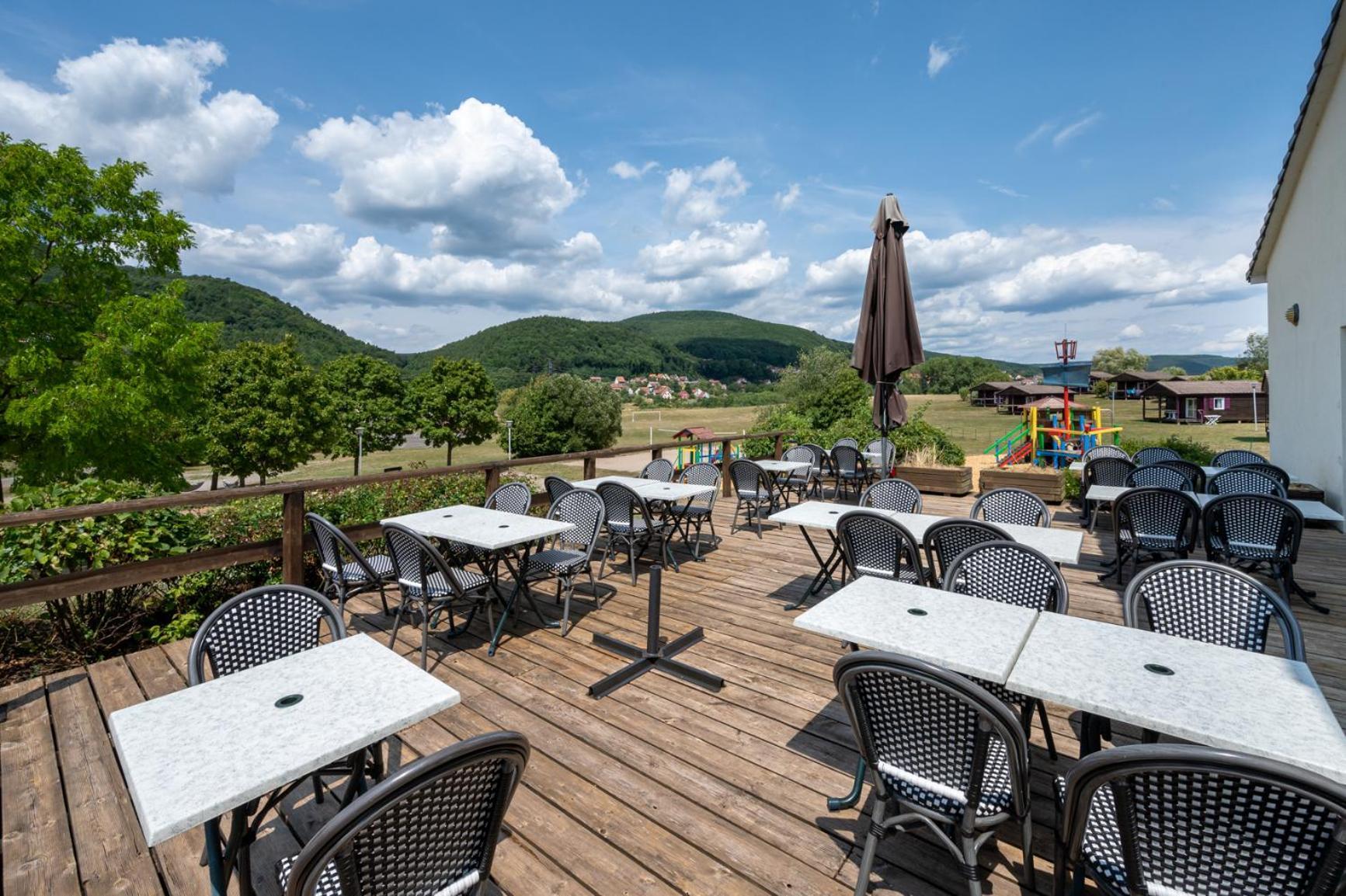 Camping Les Vosges Du Nord Oberbronn Esterno foto