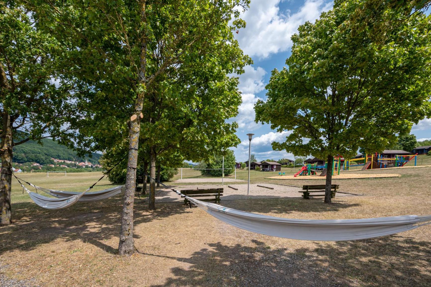 Camping Les Vosges Du Nord Oberbronn Esterno foto
